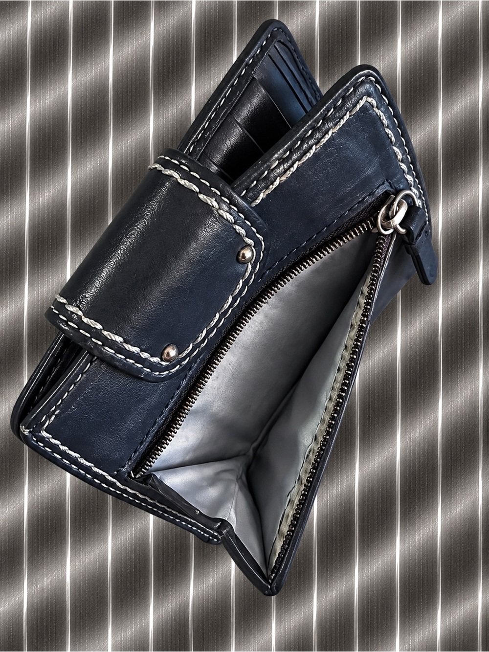 Coach Navy Leather Turnlock Bifold Wallet - Picture 13 of 14